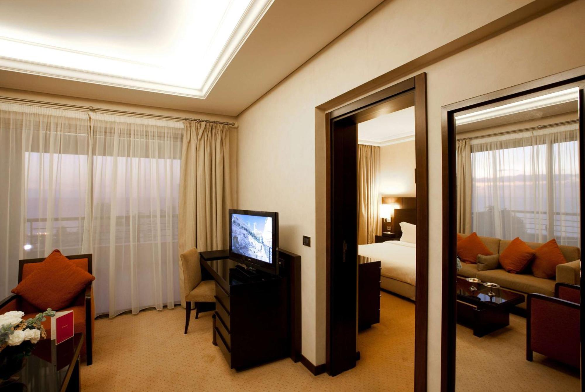 Hotel Ramada Plaza by Wyndham Beirut Raouche Zewnętrze zdjęcie