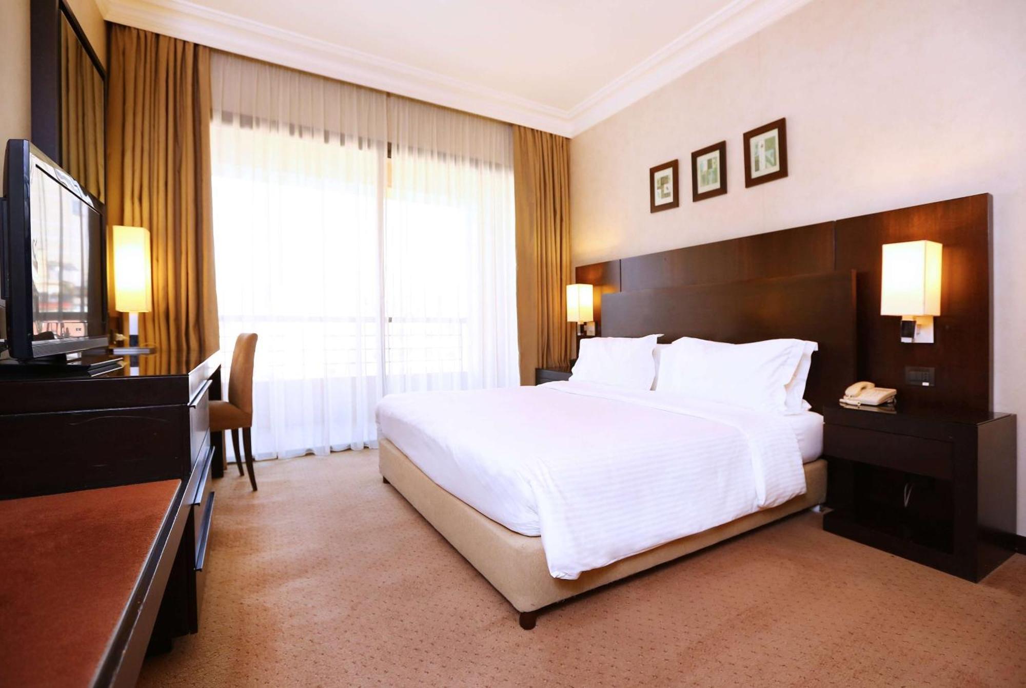 Hotel Ramada Plaza by Wyndham Beirut Raouche Zewnętrze zdjęcie