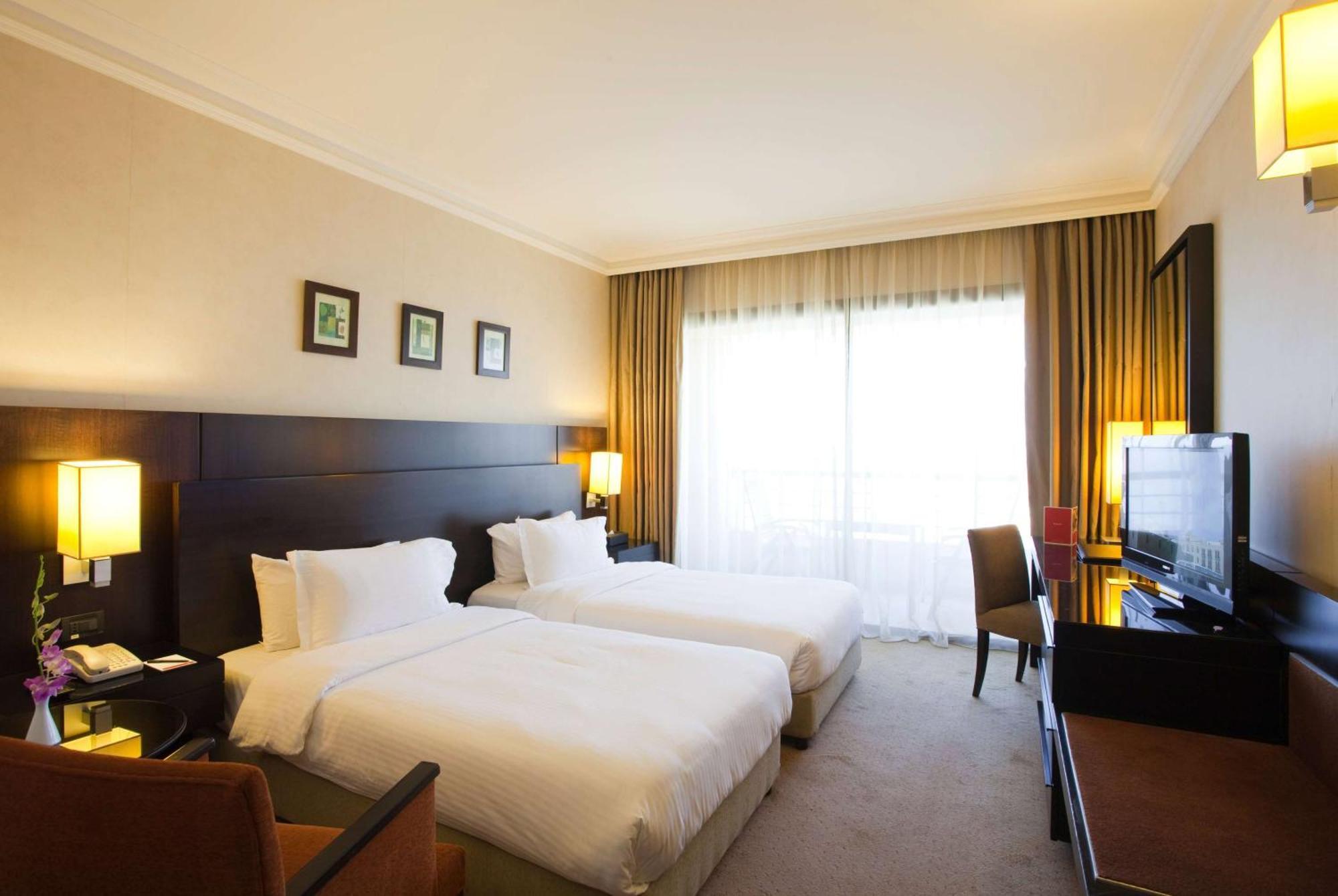 Hotel Ramada Plaza by Wyndham Beirut Raouche Zewnętrze zdjęcie