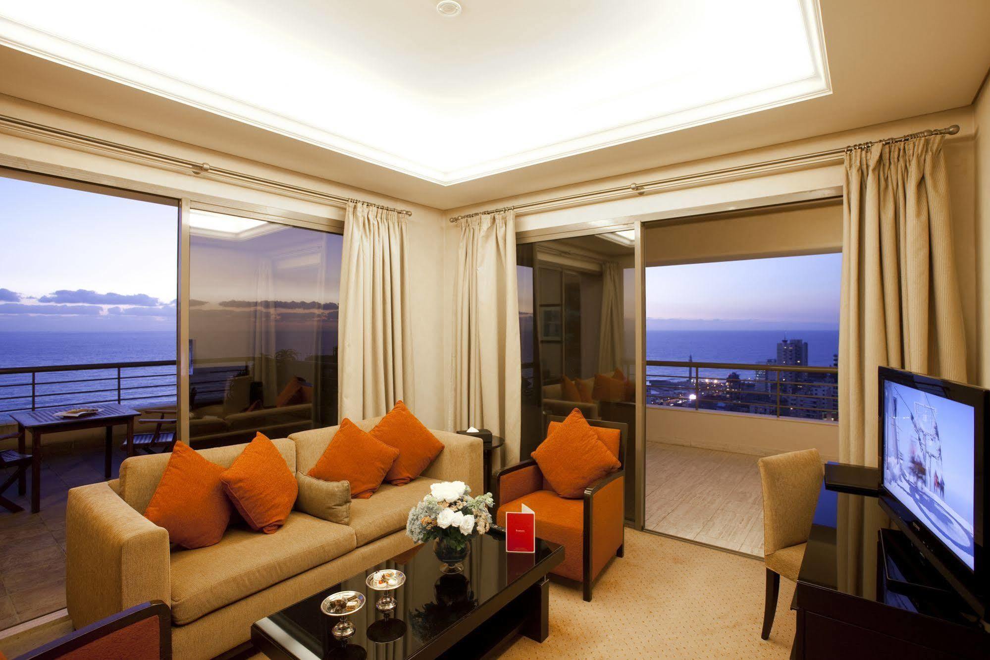 Hotel Ramada Plaza by Wyndham Beirut Raouche Zewnętrze zdjęcie