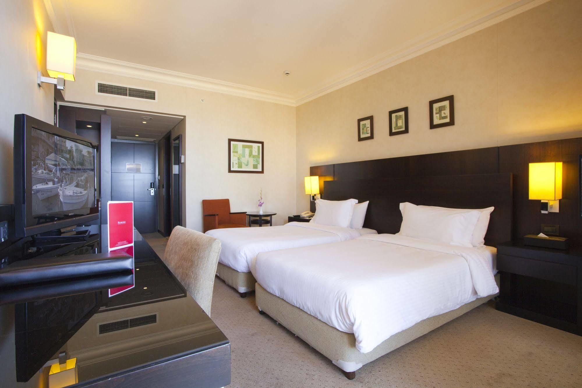 Hotel Ramada Plaza by Wyndham Beirut Raouche Zewnętrze zdjęcie