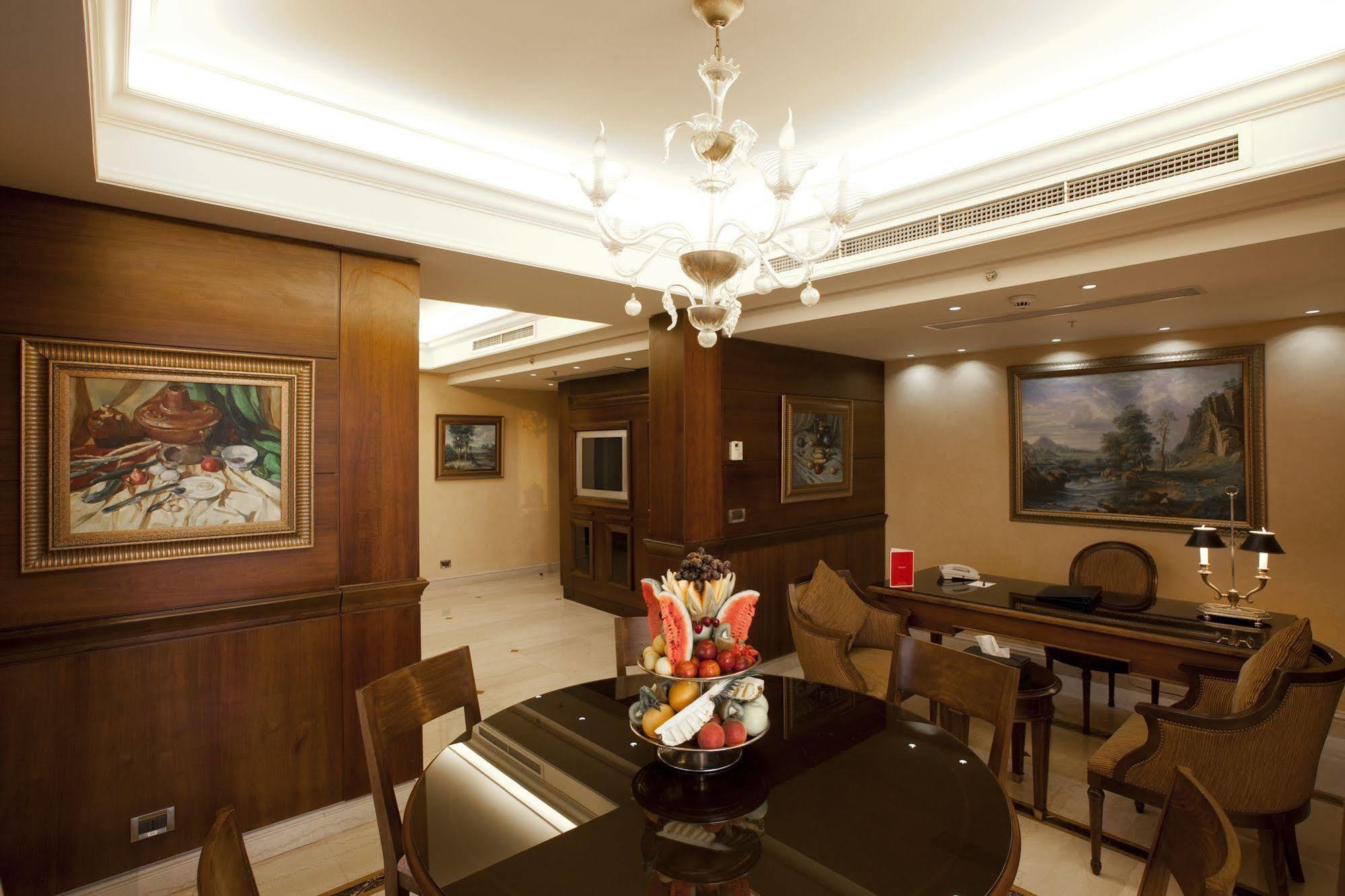 Hotel Ramada Plaza by Wyndham Beirut Raouche Zewnętrze zdjęcie