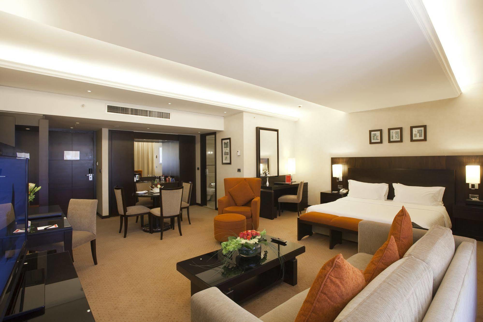 Hotel Ramada Plaza by Wyndham Beirut Raouche Zewnętrze zdjęcie