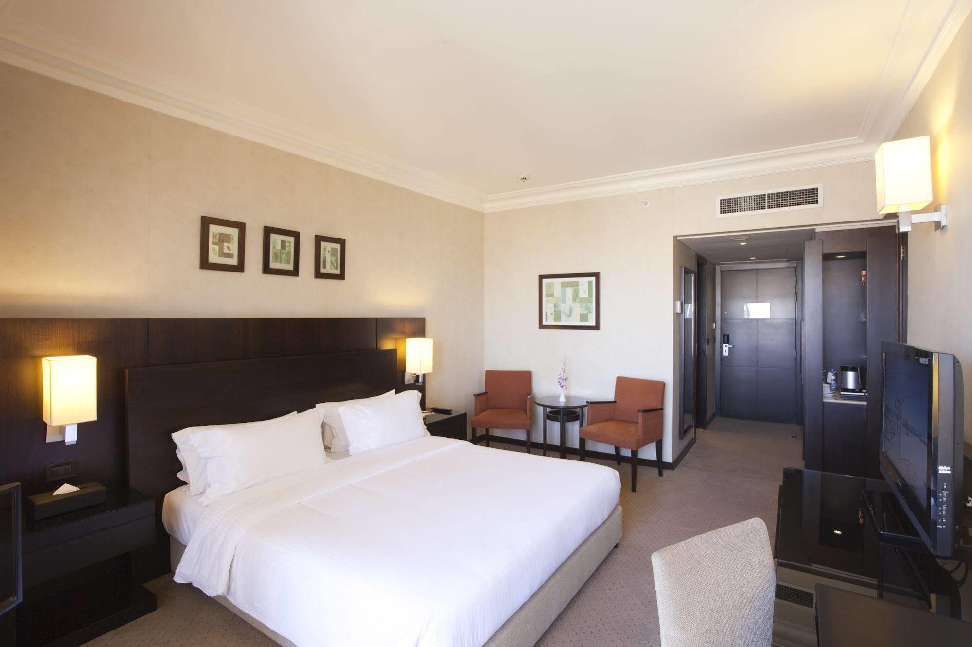 Hotel Ramada Plaza by Wyndham Beirut Raouche Zewnętrze zdjęcie
